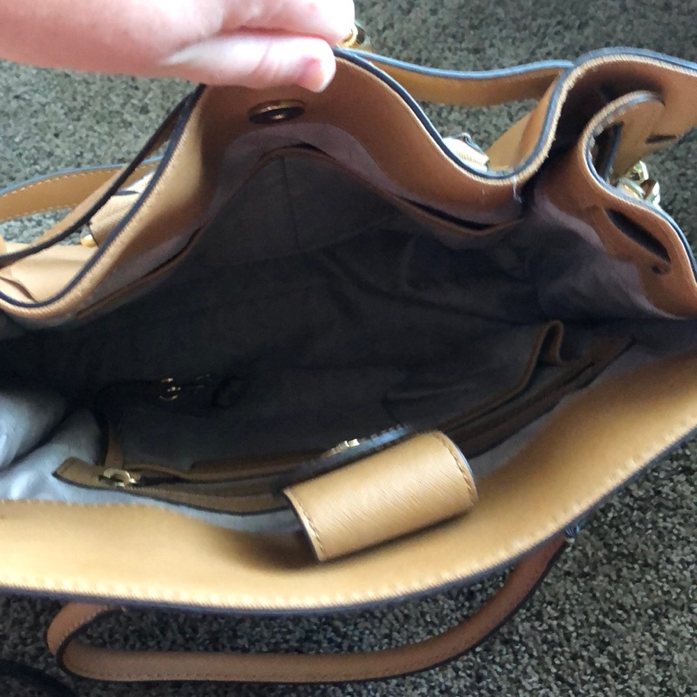 Large Michael Kors purse - Picture 3 of 3